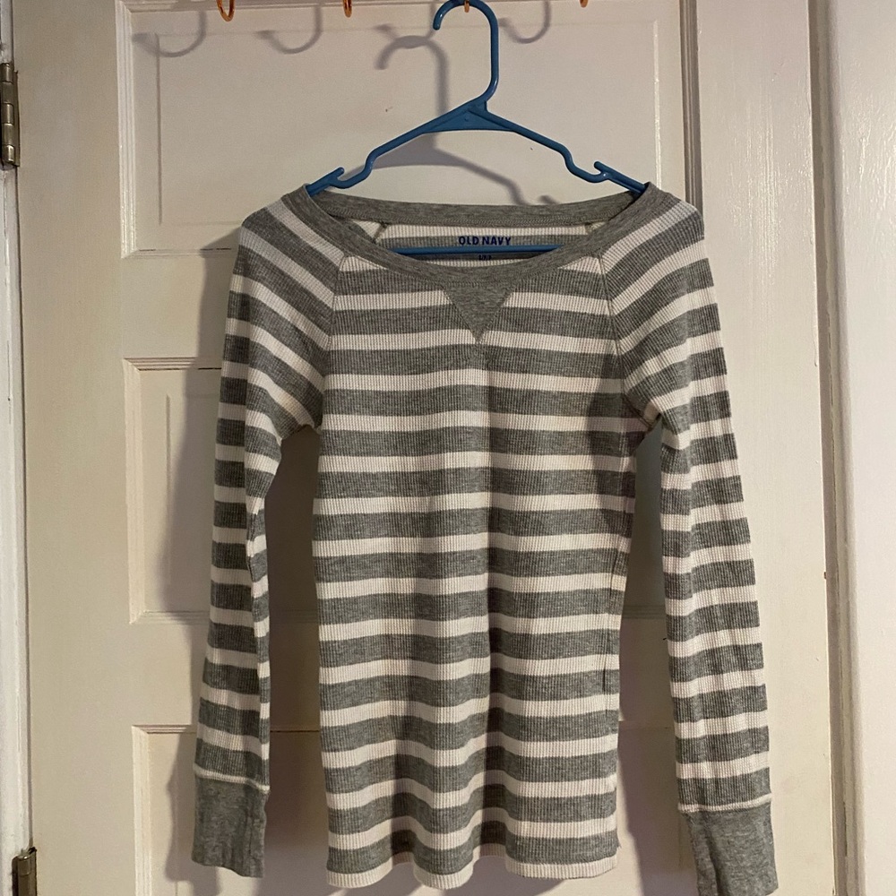 Old Navy Long Sleeve off the shoulder Tee in White and Gray Stripes